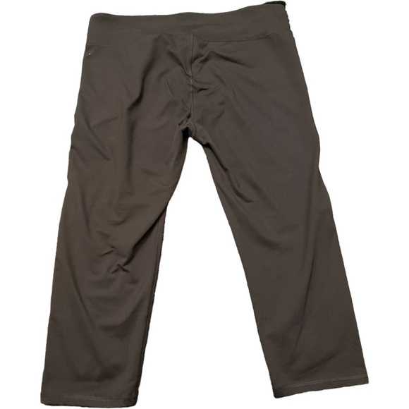 Fabletics Mid-Rise Capri - Picture 3 of 5